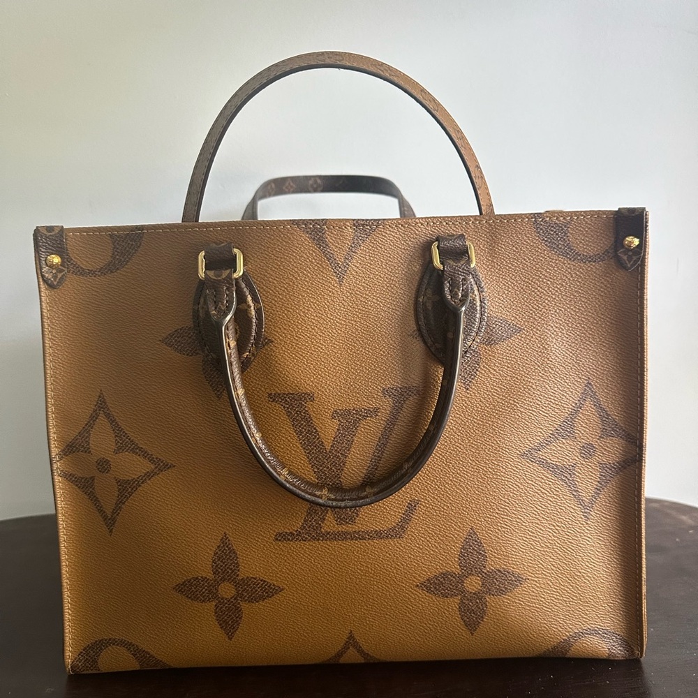 PRISTINE 💯 Authentic Louis Vuitton Monogram Brown OnTheGo GM Tote.